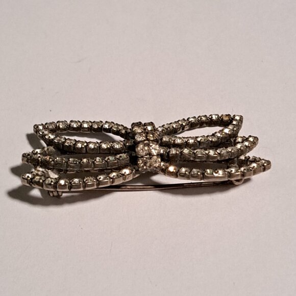 bow brooch with diamond like stones - Picture 5 of 6